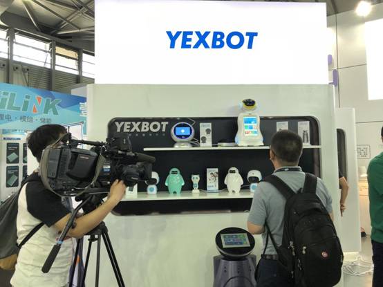 YEXBOT智能机器人 2018CES上海新品发布惊艳登场，技术引爆智能体验